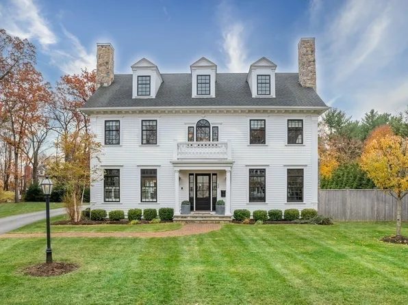 22 Oakridge Rd, Wellesley, MA 02481