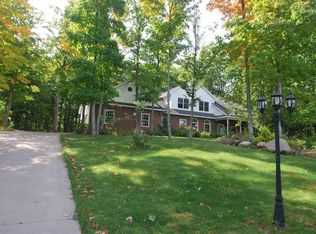 1909 Crest View Dr, Houghton, MI 49931