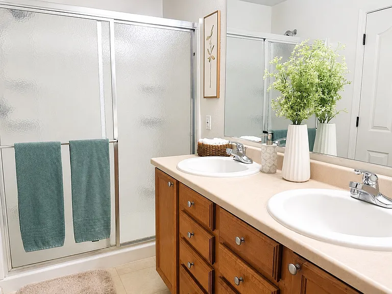 2948 E Darrow St — Photo 8