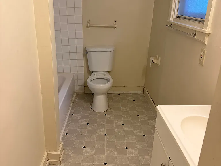 4646 Marion Ave — Photo 4