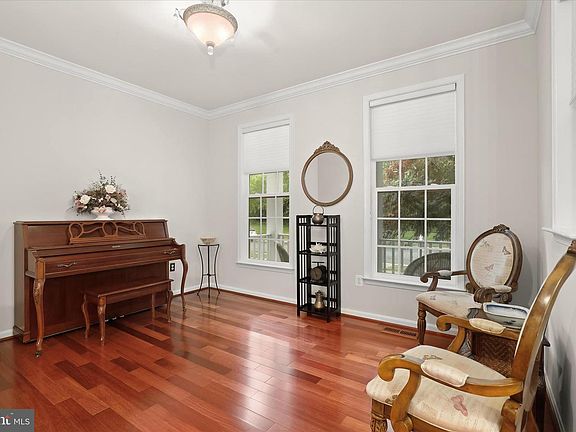 5th image of 2035 Myrtlewood Rd