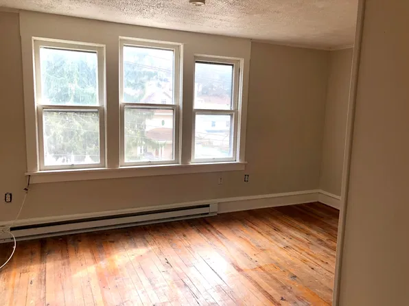 82 Carverton Rd APT 3, Shavertown, PA 18708