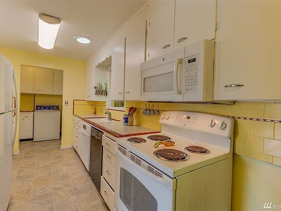 5th image of 3121 Moore St SE