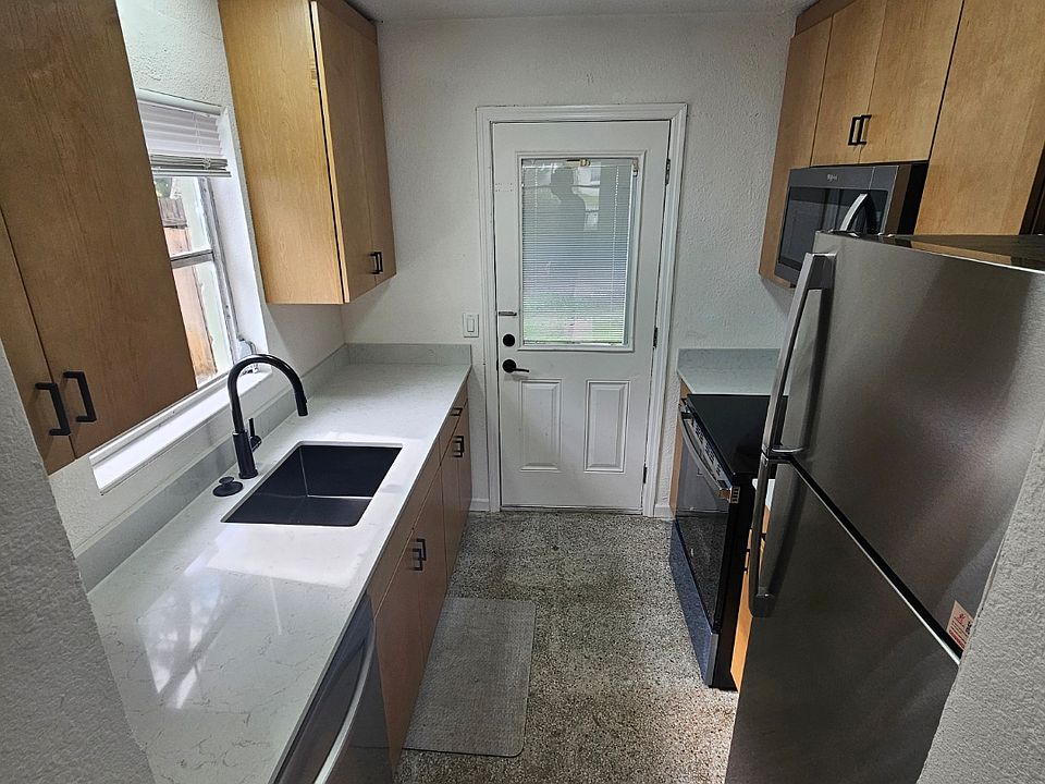 1st image of 114 38th Ave SE