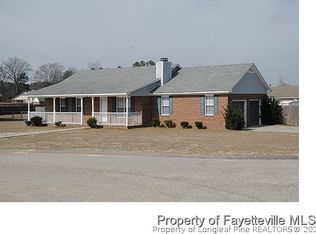 102 Purple Martin Pl, Raeford, NC 28376