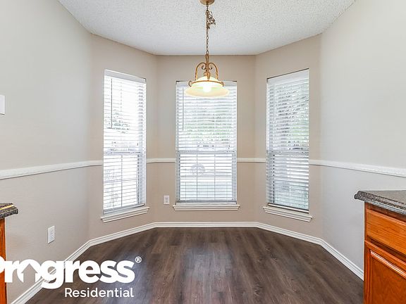 4th image of 307 Moss Hill Dr