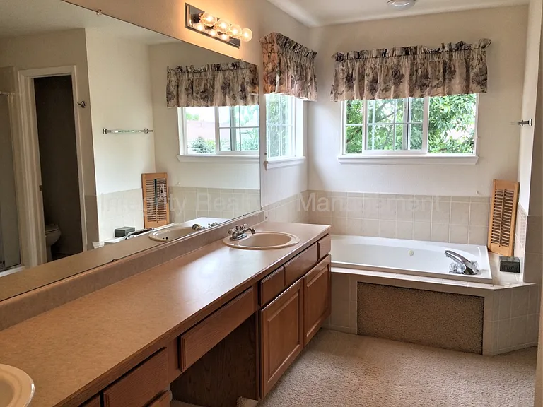 10088 Darwin Ln — Photo 13
