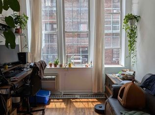 242 W 72nd St APT 3R, New York, NY 10023