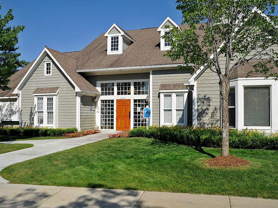 Clubhouse and Leasing Office