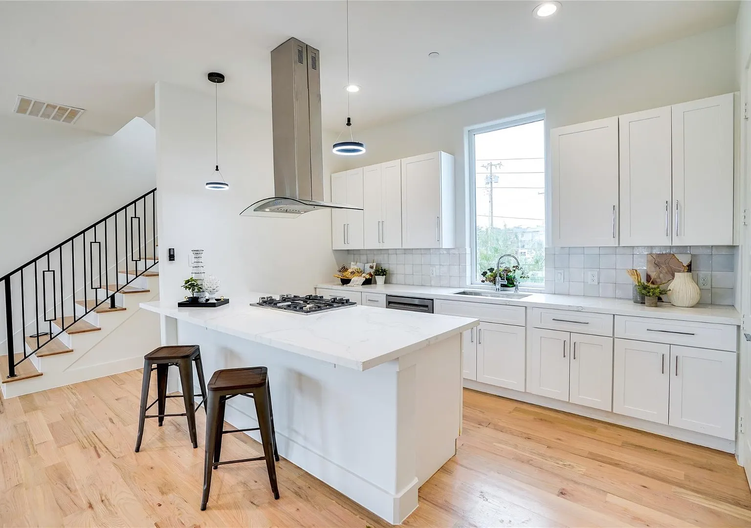 1 Bedroom Townhome with Rooftop Deck and 1 Car GAR Near Lower Greenville and Henderson — Photo 4