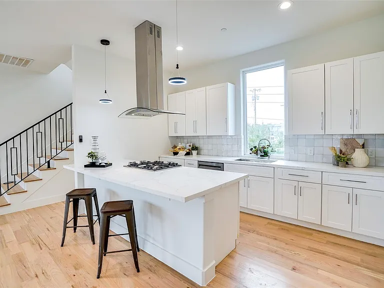 1612 Bennett Ave #102 — Photo 5