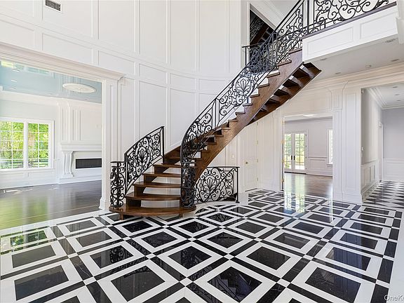 4th image of 6 Foxwood Road