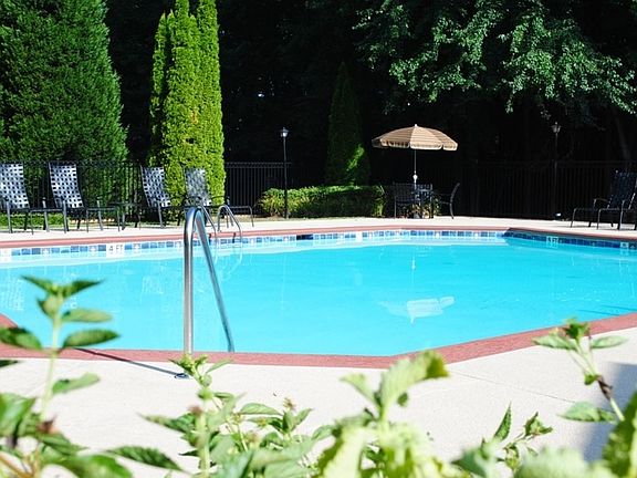 Relaxing pool and brand new cabana!