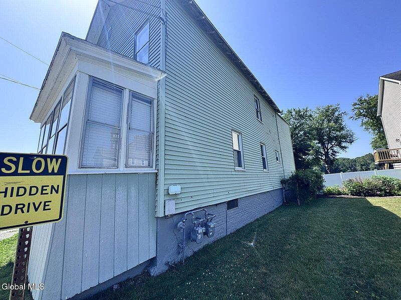 3rd image of 17 Mohawk Avenue