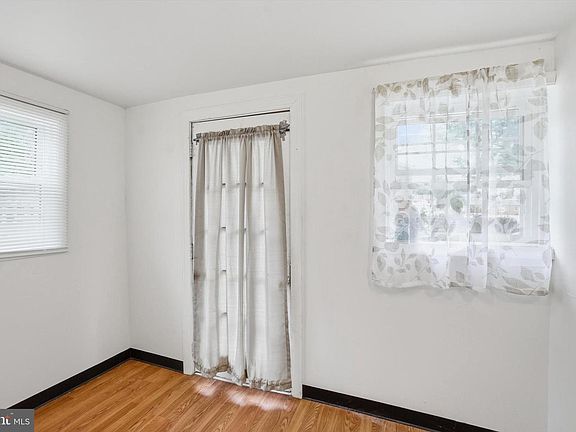 3rd image of 738 Edison St
