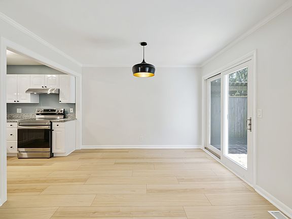2nd image of 560 Doral Country Dr