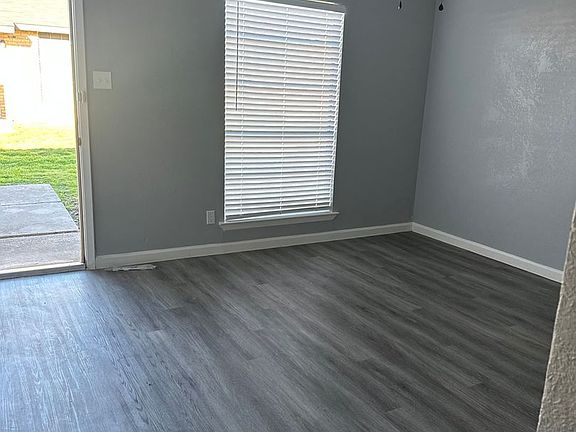 4th image of 2318 Andover Dr APT 1