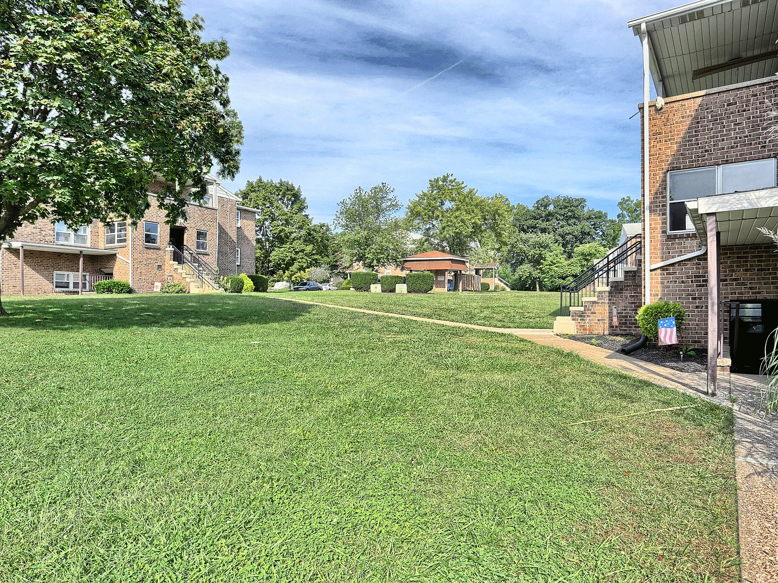 Laura Acres — Photo 2