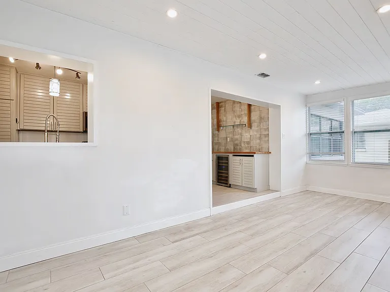 2401 Albert Lee Pkwy — Photo 8