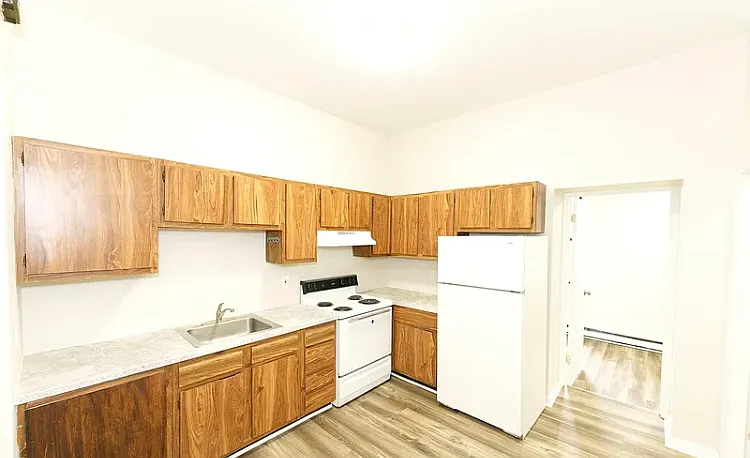 Building Photo - 231 Elm St #2