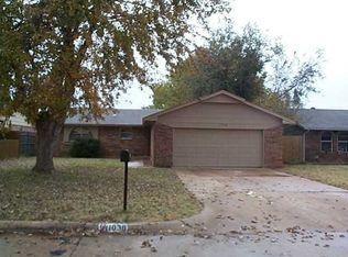 1036 NW 25th St, Moore, OK 73160