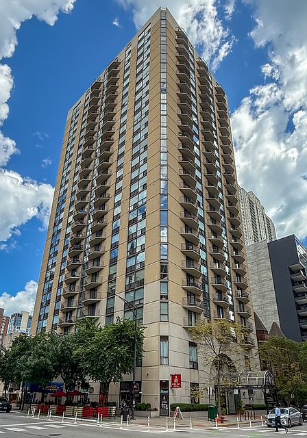 1st image of 70 W Huron St APT 2607