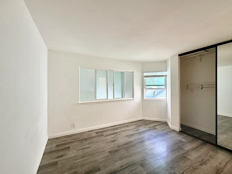 105 Briarglen — Photo 7