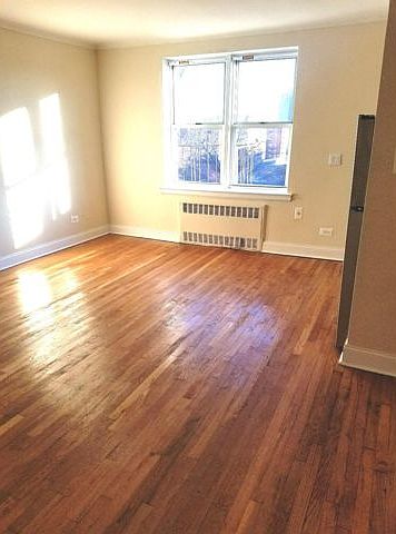 2nd image of 2612 W 2nd St APT 2G