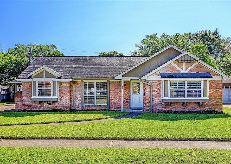 1st image of 3009 Village Ln