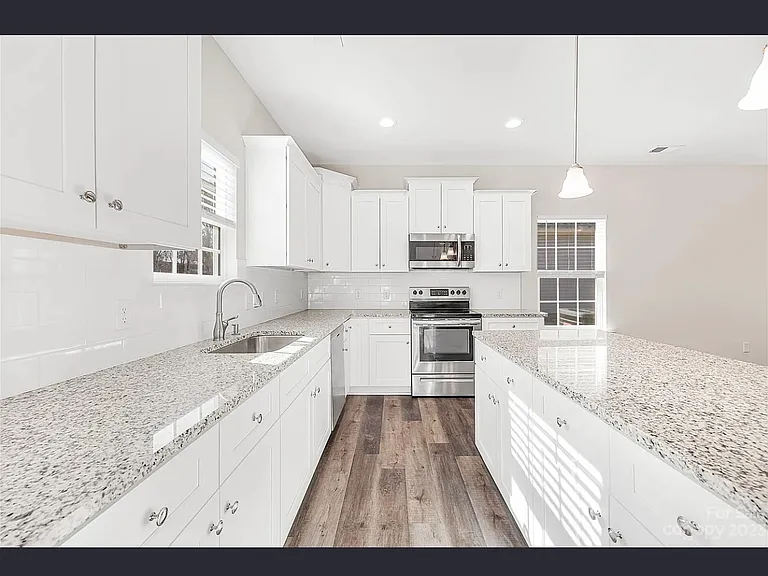 Hunter Ave — Photo 2