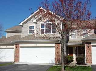 10 Cloverdale Ct, Algonquin, IL 60102