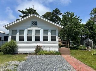 51 Parkwood Dr, Wareham, MA 02571