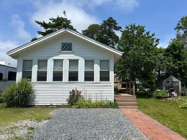 51 Parkwood Dr