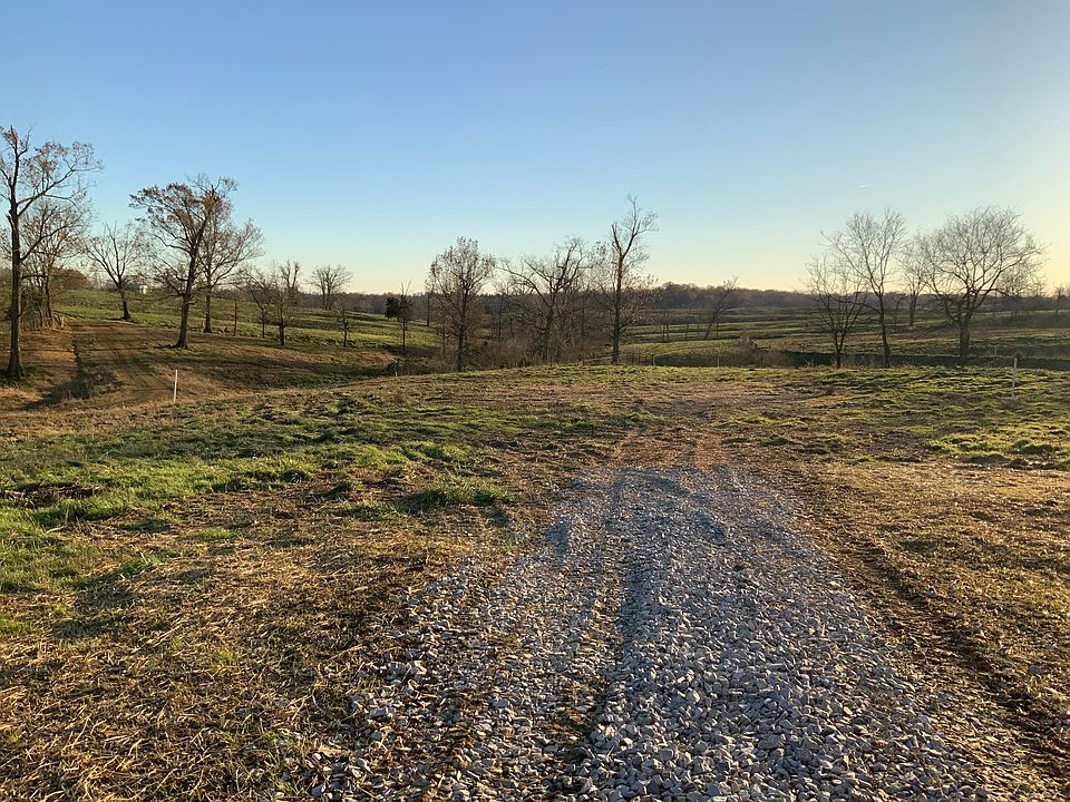 2nd image of 1881 Mill Creek Pike