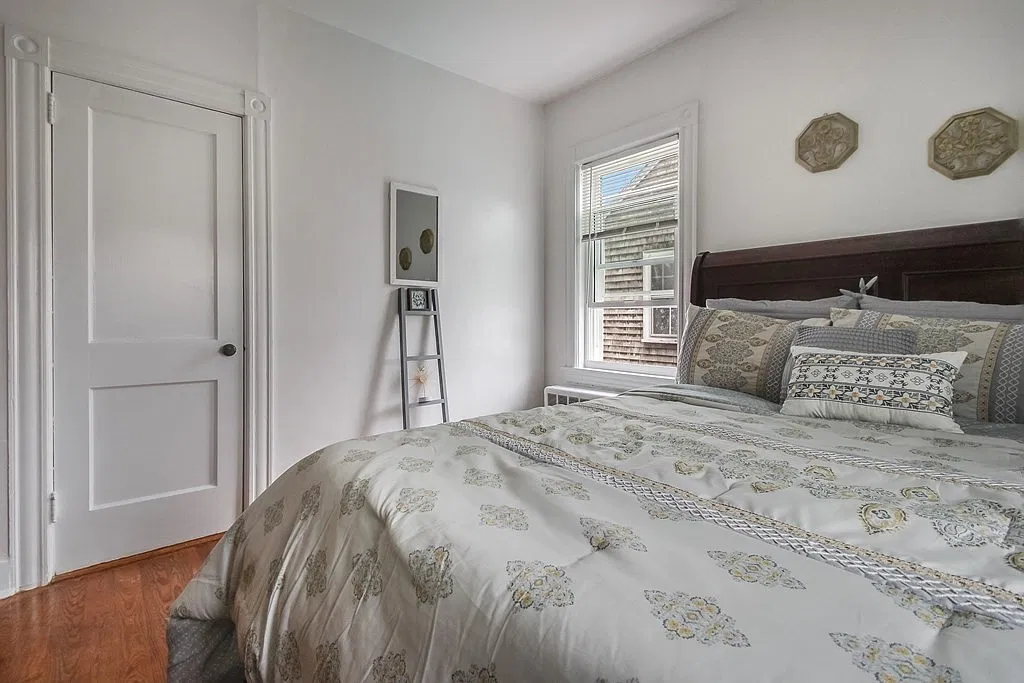 3 bed, 1100 sqft, $3,300 — Photo 4