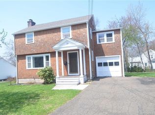 20 Orchard Ct, Hamden, CT 06517