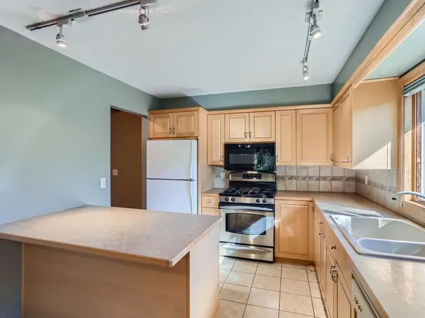 7225 Stewart Dr, Eden Prairie, MN 55346