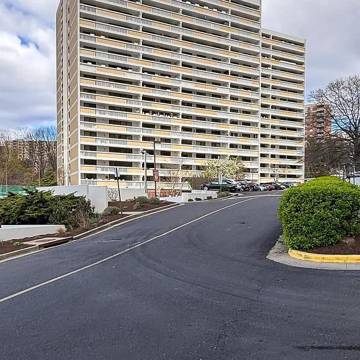 6101 Edsall Rd #407