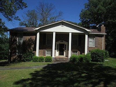 2nd image of 905 Dogwood Dr NE