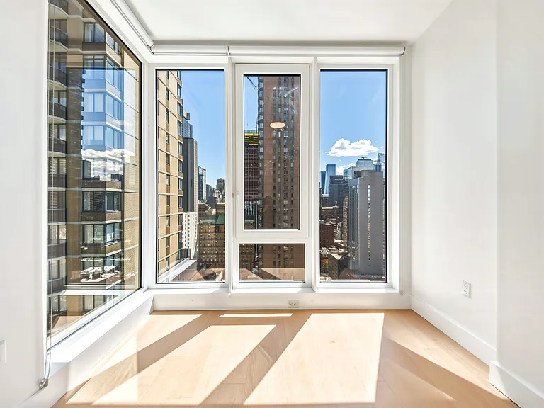 250 W 49th St #82305 — Photo 6