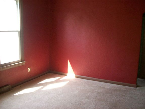 4th image of 907 S 19th St