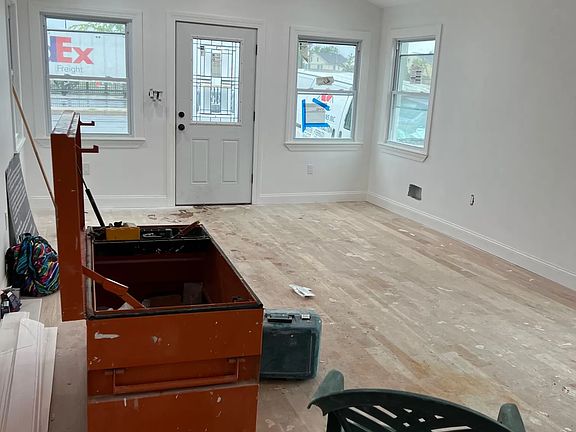5th image of 15927 Rockaway Blvd