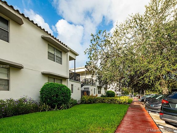 3rd image of 966 Biarritz Dr #15