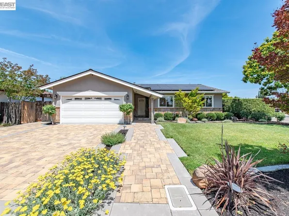 684 Emerald St, Livermore, CA 94550