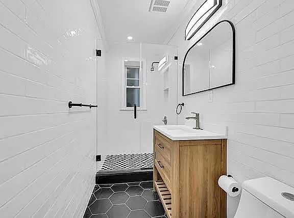 2nd image of 3127 Sedgwick Ave #Gfl