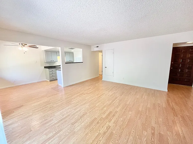541 - 551 Morse Ave - Laurelwood — Photo 3