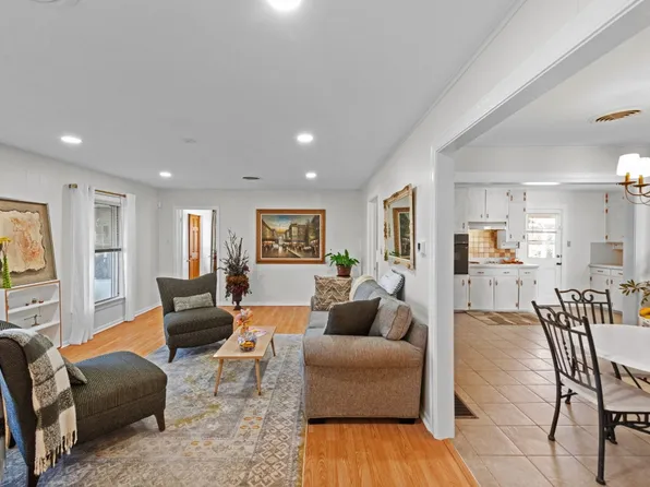 1654 Eagle Dr, Fort Worth, TX 76111