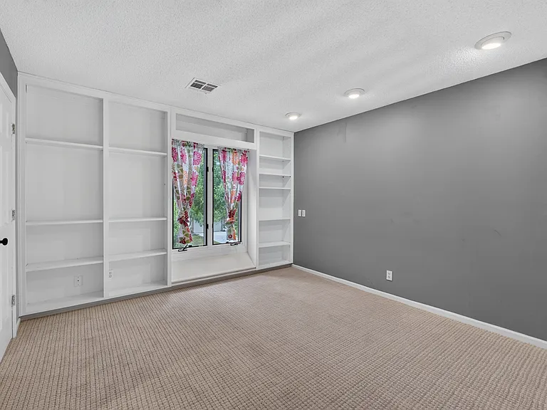 12044 Hemlock St — Photo 24