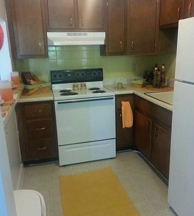 Kitchen w/ Newer Applianc