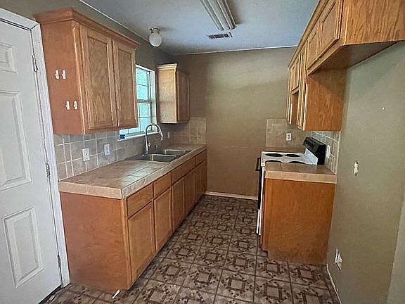 3rd image of 607 Dupont Dr